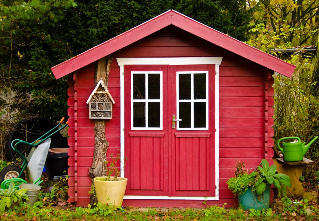 building-a-small-storage-shed-vs-buying-a-small-storage-unit